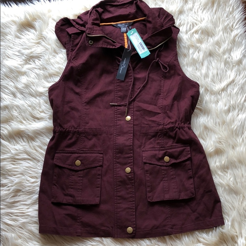 SOLD! Stitch Fix Jahana Cargo burgundy vest. NWT! - Picture 2 of 6